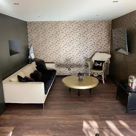 Ferme De Chenezeau - 15 Personnes , 7 Casa de Férias *